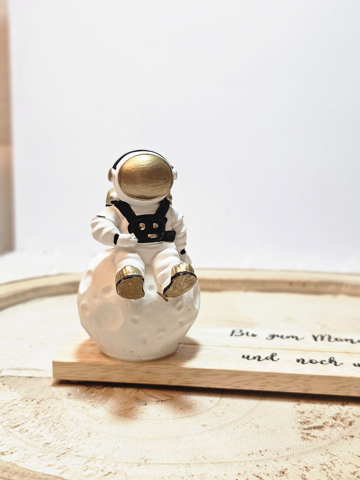 Kleines Holzbrettchen „Bis zum Mond und wieder zurück“