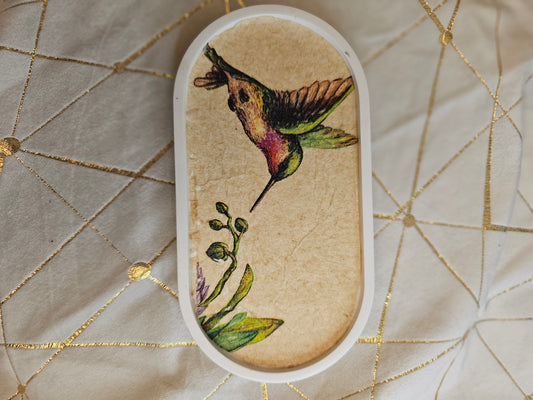 Schmuckablage Tablett Kolibri mit braunem Hintergrund und goldenem Rand