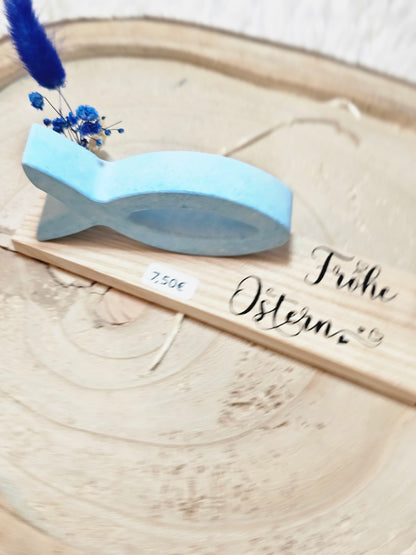 Brettchen mit kleinem Fisch